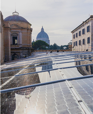 Pannelli fotovoltaici montati sul tetto dei Musei Vaticani